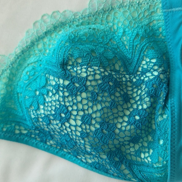 Victoria's Secrer Lace Bralette M - Picture 5 of 6
